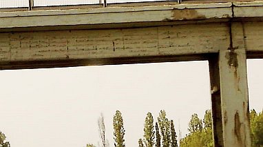 Rostschaden an Stahlbetonbrücke - Betonabplatzung an Stütze, Träger, Fahrbahnplatte, Brückenauflager