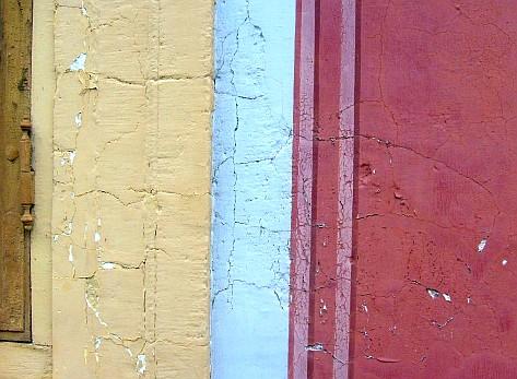 Kinaslott Drottningholm: Malschichtschäden an der Fassade - Dispersionssilikatfarbe (heuchlerisch als Mineralfarbe angpriesen) auf zementärem Mörtel