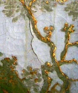 Kinaslott Drottningholm: Detail: Painting layer damages / Craqelée on canvas wallpaper