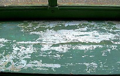 Kinaslott Drottningholm: Extensive painting separation on the sill in the green cabinet