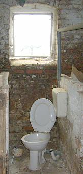 Naßzelle Toilette WC Klo Abort im Schweinestall