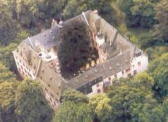 Hessen: Großzügige Vierflügel-Schlossanlage verkauft