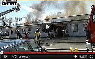 23.04.2010 - Bammental: Photovoltaikanlage in Flammen, Großbrand - 150 Feuerwehrleute bei Brand im Einsatz